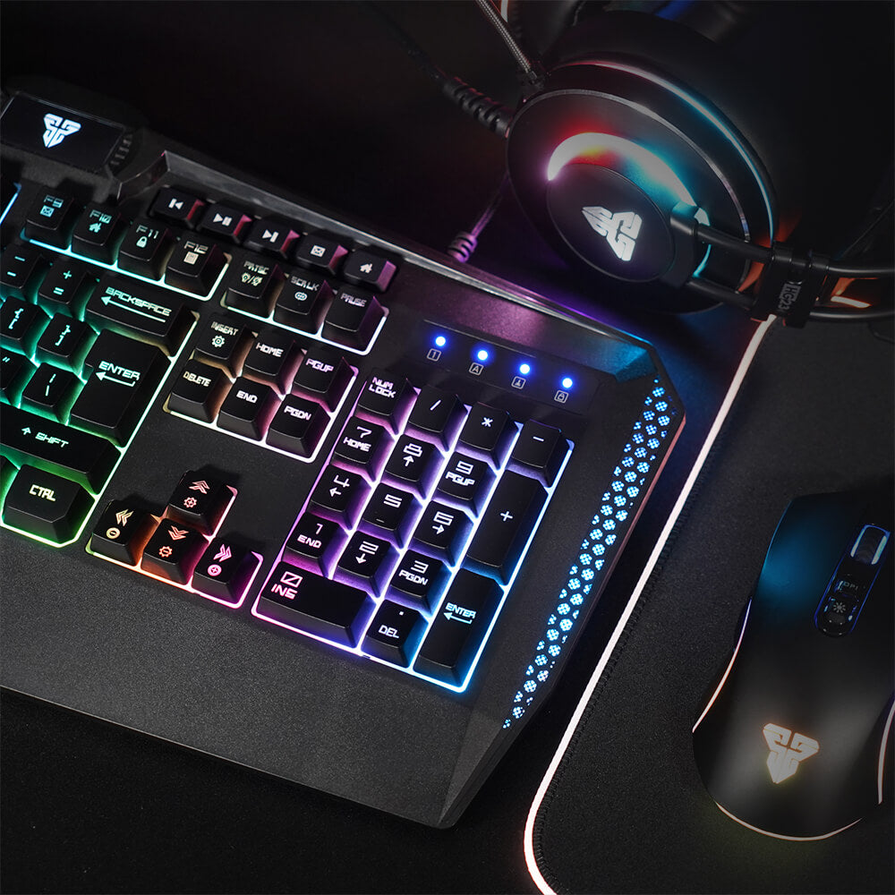 Setup gaming avec clavier Fantech K513 Booster, casque et souris