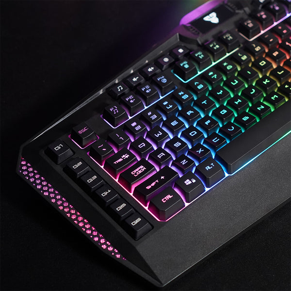 Gros plan des touches rétroéclairées et flancs ajourés du Fantech K513