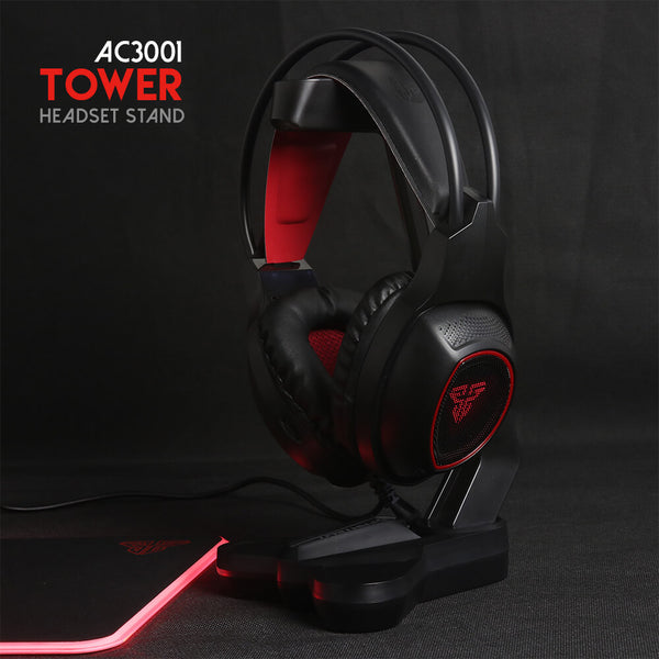Support Fantech AC3001 Tower avec un casque gamer posé dessus
